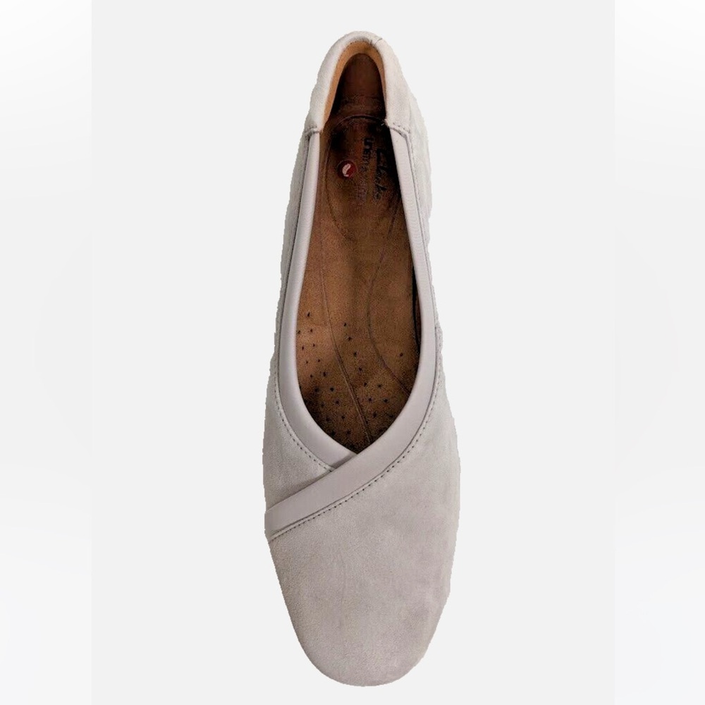 NWT Clarks Minimalist Elegant Gray Suede Lagenlook Flats
